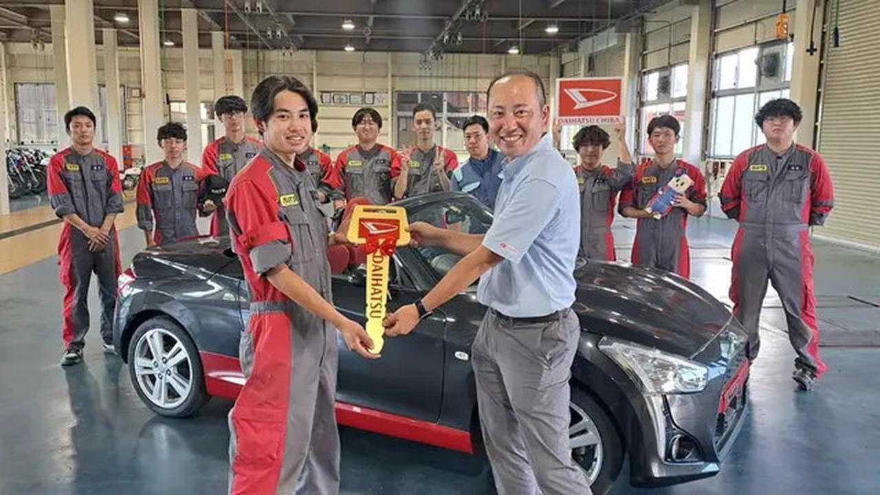 Mahasiswa Jepang Ubah Lexus LS Jadi Vellfire Sedan, Siap Tampil di Tokyo Auto Salon 2025