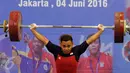 Lifter, Eko Yuli Irawan saat melakukan angkatan pada seleksi nasional untuk olimpiade Rio de Janeiro 2016 di PB PABBSI, Jakarta, Sabtu (4/6/2016). 13 lifter mengikuti seleksi nasional. (Liputan6.com/Helmi Fithriansyah)