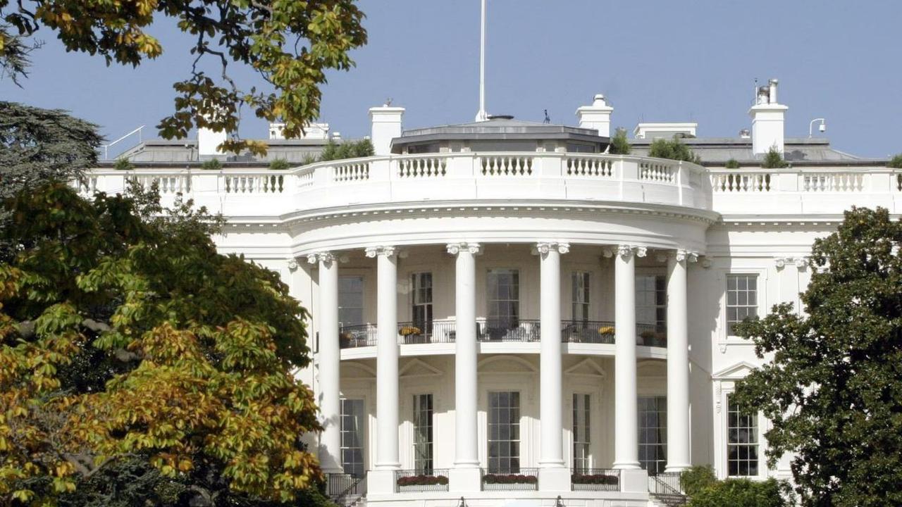 Salah satu pejabat yang mengetahui penyelidikan masalah ini mengatakan tampaknya sulit untuk mencari tahu dari masa asal kokain itu lantaran terlalu banyak orang yang keluar masuk di West Wing.