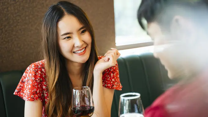 couple november beda usia ideal