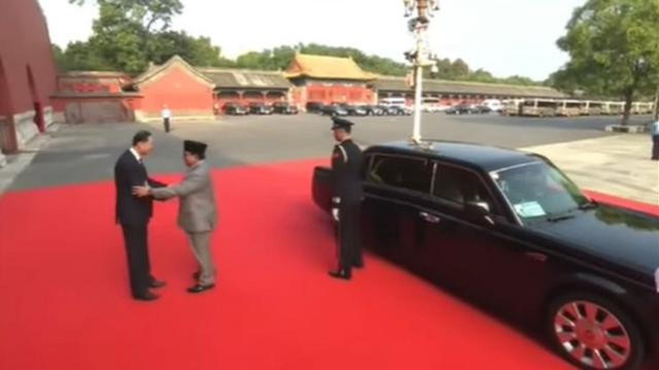 Ini Spesifikasi Mobil Mewah yang Jemput Prabowo di China