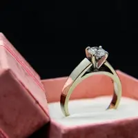 Cincin Emas (Photo by Micheal Johnson on Unsplash)