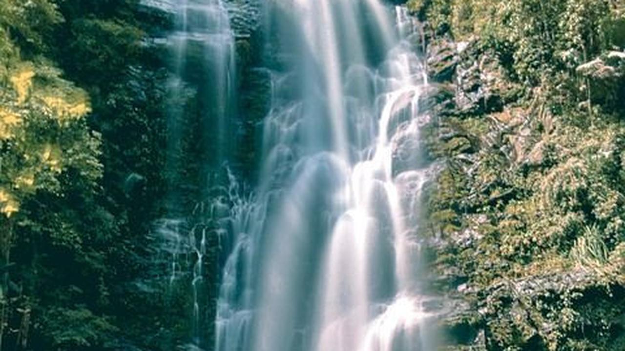 1. Curug Leuwi Lieuk, Bogor