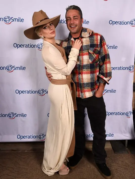 Pertunangan Lady Gaga dengan Christian Carino bukan yang pertama bagi pelantun ‘Born This Way’, sebelumnya Lady Gaga bertunangan dengan Taylor Kinney. Namun keduanya memutuskan berpisah pada Juli 2016. (AFP/Fred Hayes)