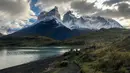 Pemandangan Taman Nasional Torres del Paine di wilayah Magallanes, Chile pada 16 April 2019. UNESCO memasukkan Torres del Paine sebagai Cagar Biosfer Dunia  pada 1978. (Ana FERNANDEZ / AFP)