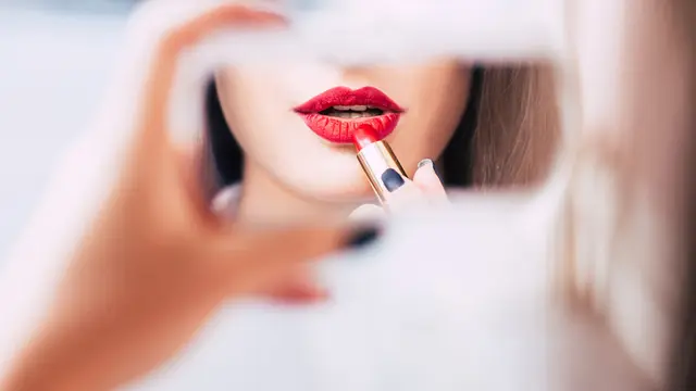 ilustrasi lipstik/golubovystock/shutterstock