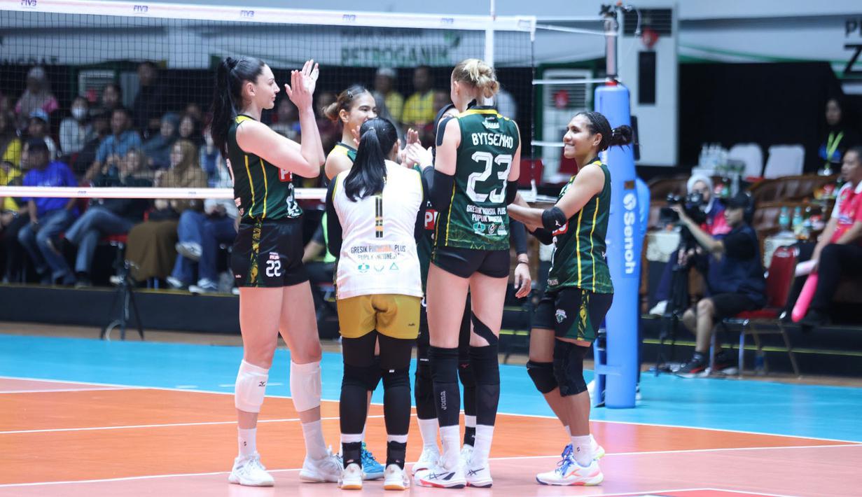 Enam kemenangan beruntun memantapkan posisi Gresik Phonska di puncak klasemen Proliga 2026 dengan menorehkan 17 poin. (Dok. PBVSI)