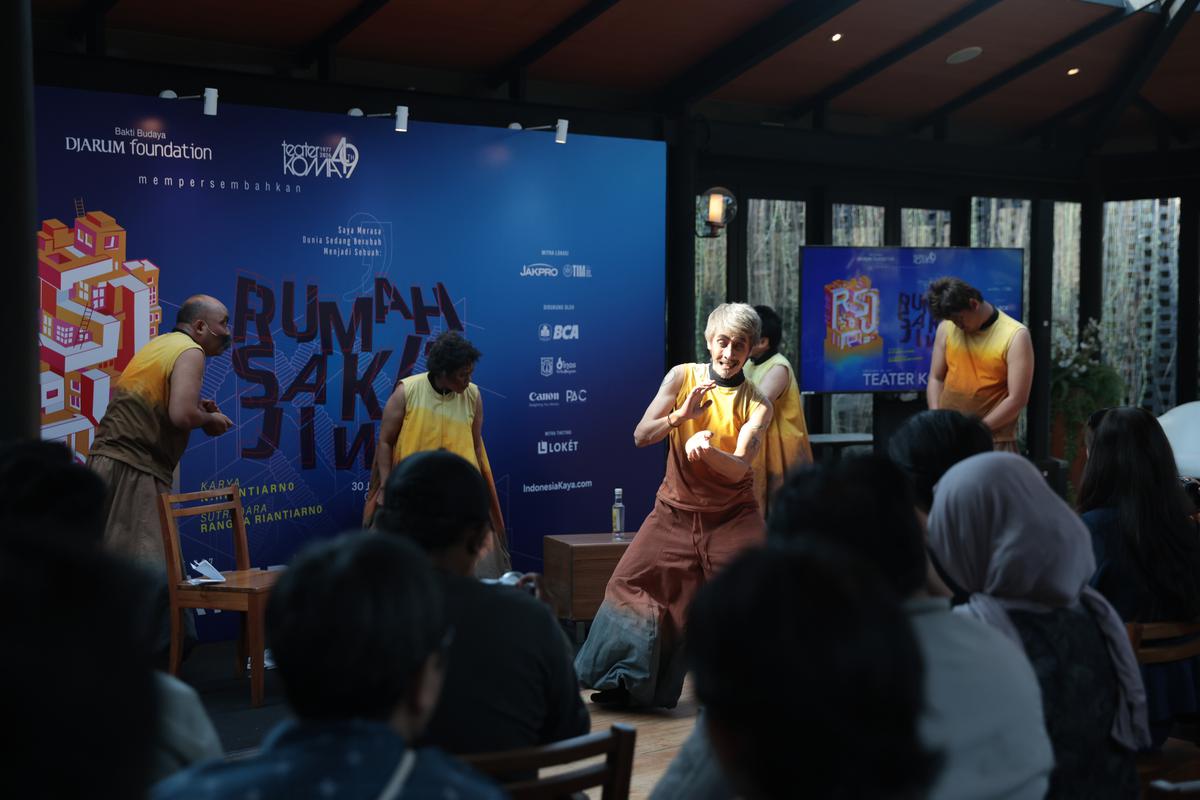 Teater Koma Pentaskan Kembali Rumah Sakit Jiwa Setelah 35 Tahun