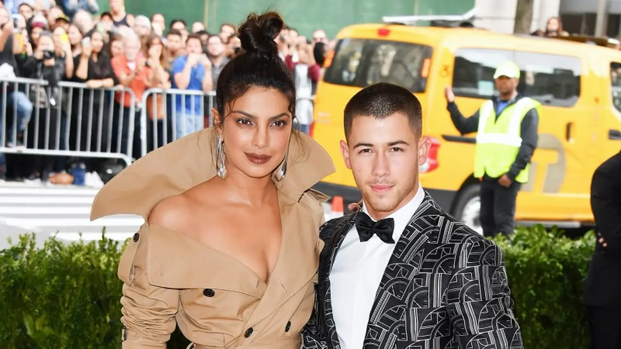 [Bintang] Nick Jonas dan Priyanka Chopra