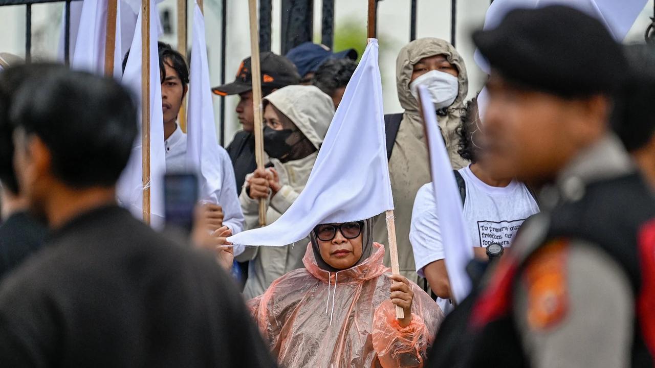 FOTO: Aksi Koalisi Masyarakat Sipil Aceh Dorong Penetapan Banjir Sumatera Sebagai Bencana Nasional