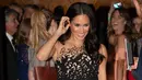 Meghan Markle, Duchess of Sussex saat tiba menghadiri The Australian Geographic Awards di Sydney, Australia (26/10). Gaun mewah Meghan Markle ini harganya 10.000 poundsterling atau sekitar Rp 194,7 juta. (Paul Edwards/Pool via AP)