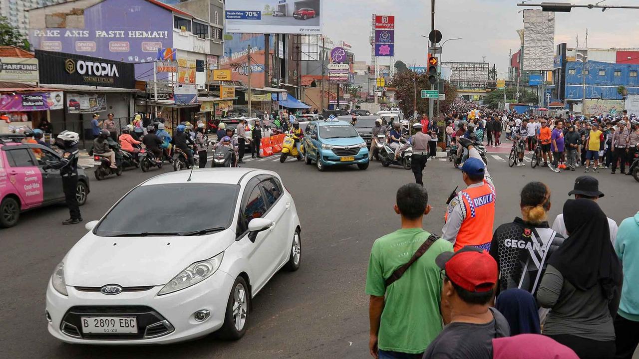 OTO:  Kemacetan Lalu Lintas saat Contra Flow di Jalan Rraya  Margonda Depok