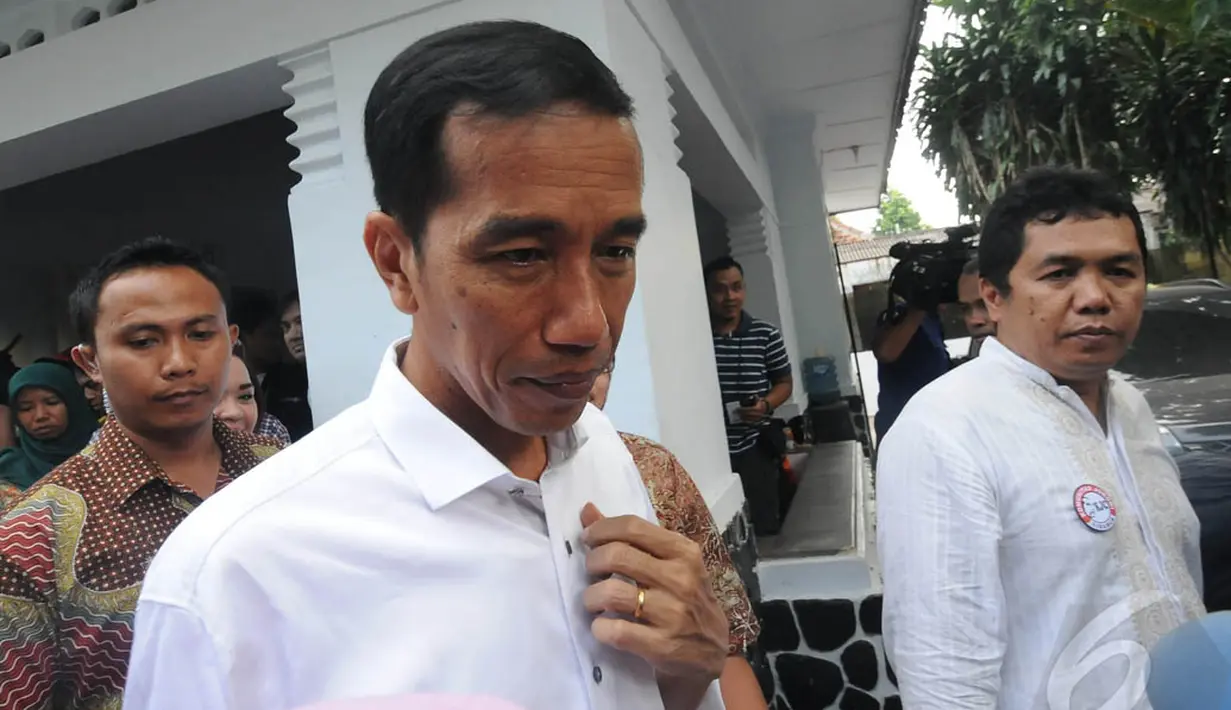 Capres Joko Widodo melakukan preskon sebelum malam debat calon presiden di Lenteng Agung, Jaksel, Senin (9/6/2014) (Liputan6.com/Herman Zakharia)