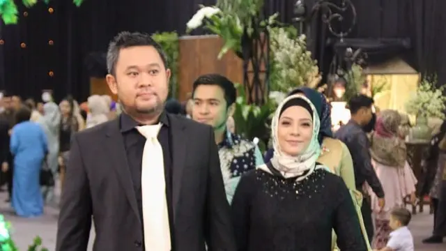 Mengandung Anak Kedua di Usia 40 Tahun, Ini 6 Potret Rachel Maryam dan Suami