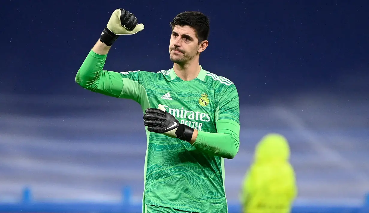 Thibaut Courtois. Kiper Belgia yang memasuki musim ke-4 di Real Madrid ini memiliki nilai jual tertinggi, 65 juta euro. Di usia yang baru 29 tahun dan penampilannya yang impresif bersama Los Blancos dan Timnas Belgia menjadi kewajaran banderolnya jadi yang tertinggi. (AFP/Pierre-Philippe Marcou)