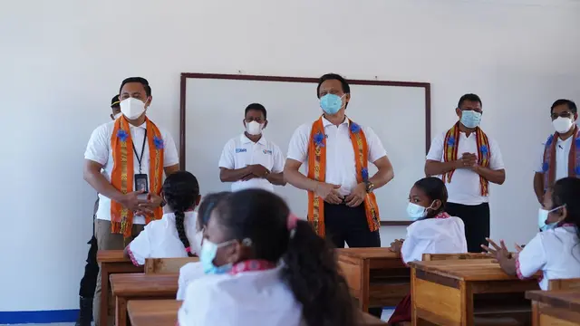 BRI merenovasi SD Negeri Fatukmetan di Kelurahan Kenebibi, Kecamatan Kakuluk Mesak, Atambua NTT. Adapun kriteria sekolah yang dipilih BRI untuk mendapat bantuan renovasi, diutamakan untuk SD Negeri, SMP Negeri atau SMA Negeri atau sederajat. (Dok BRI)