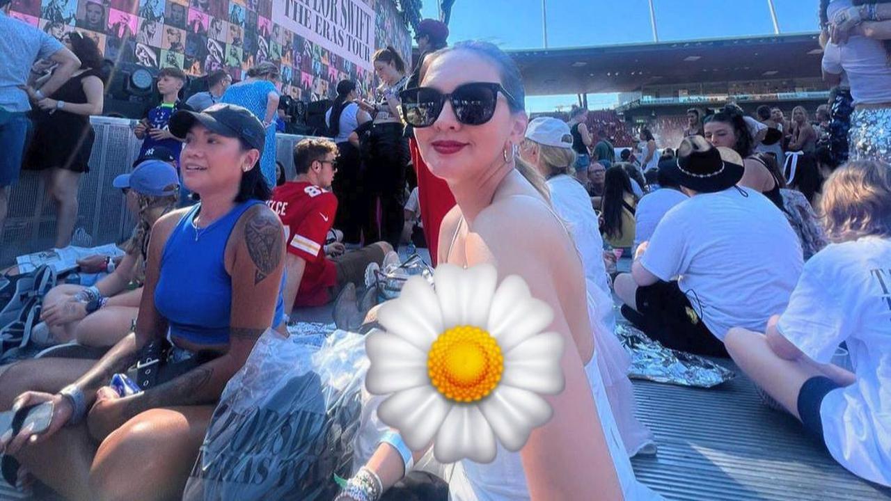 Potret Donna Agnesia Nonton Konser Taylor Swift di Swiss, Netizen 'Ibu Tiga Anak Wow, Menyala Gak Tuh