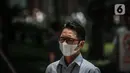 Seorang karyawan menggunakan masker saat beraktifitas di luar kantor di Jakarta, Senin (2/3/2020). Usai diumukan Presiden Jokowi bahwa ada 2 WNI yang terkena virus corona, banyak para pekerja menggunakan masker saat beraktifitas. (Liputan6.com/Faizal Fanani)
