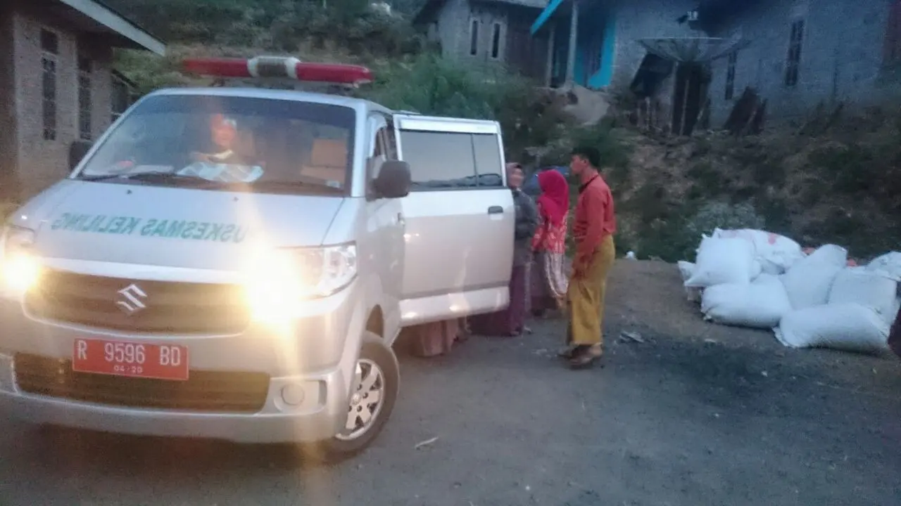 Upaya Evakuasi 4 Ibu Hamil dari Zona Bahaya Kawah Sileri