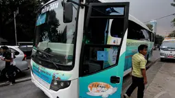  Guna memudahkan akses pengunjung menuju arena Jakarta International Expo (JIExpo) Kemayoran, Jakarta Pusat, shuttle bus atau halte pemberhentian bus akan ditambah menjadi 6 titik, dari tahun lalu yang hanya 3 titik (Liputan6.com/Faizal Fanani)
