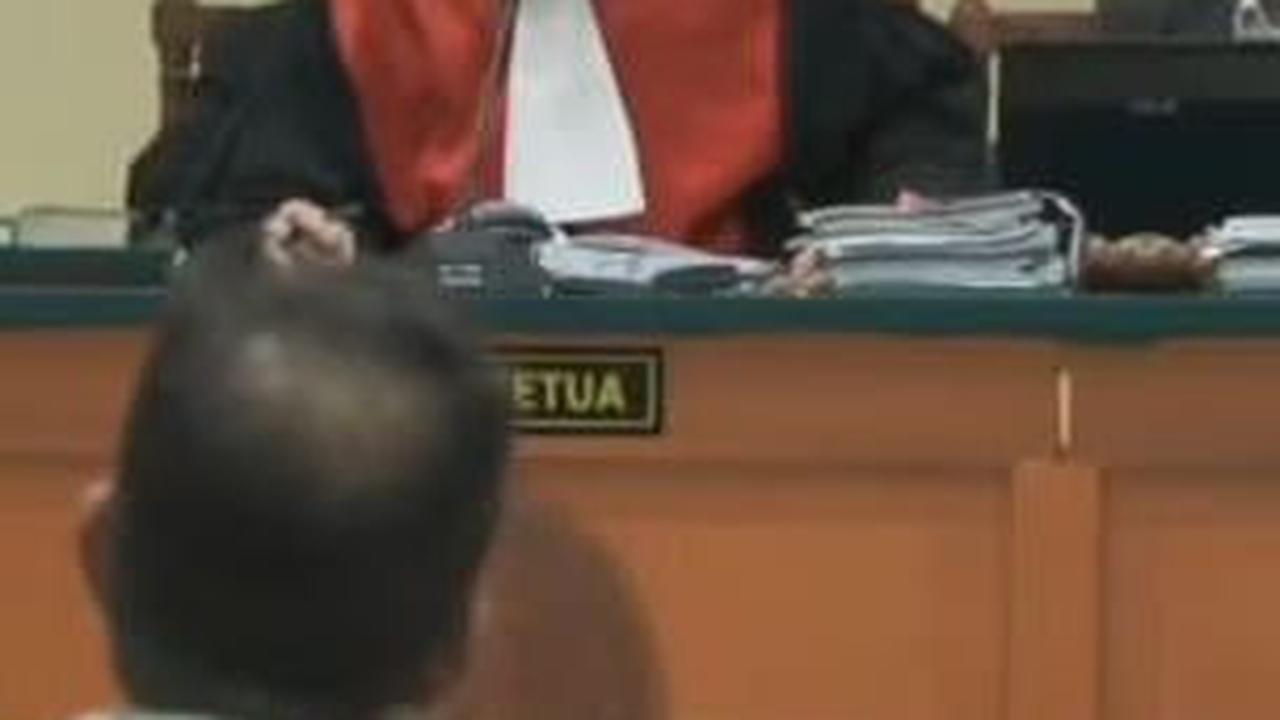 VIDEO: Ruang Sidang Gaduh Usai Haris Azhar Dituntut Empat Tahun Penjara Kasus 'Lord Luhut