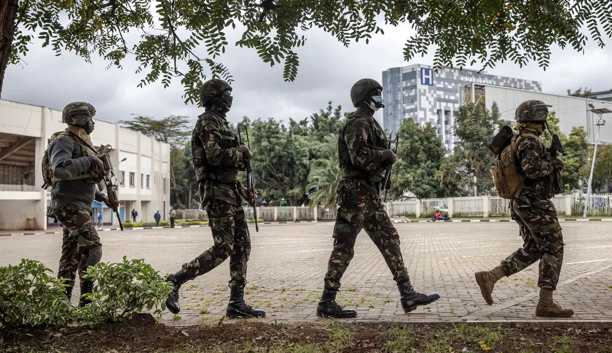 Sehari sebelumnya, Presiden William Ruto mengumumkan penarikan rancangan anggaran yang mengatur kenaikan pajak. (LUIS TATO/AFP)