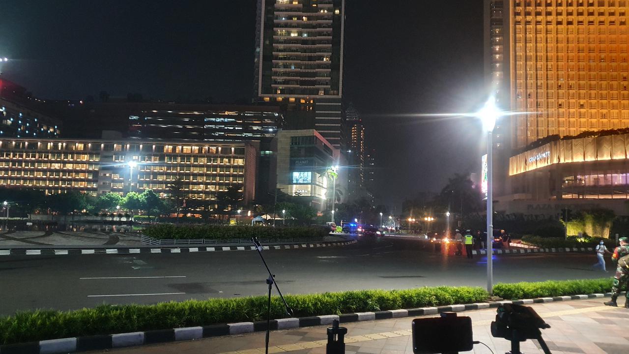 Polda Metro Jaya memberlakukan car free night di sepanjang jalan Sudirman sampai Thamrin di malam takbiran jelang hari Raya Idul Fitri 1442 Hijriah.