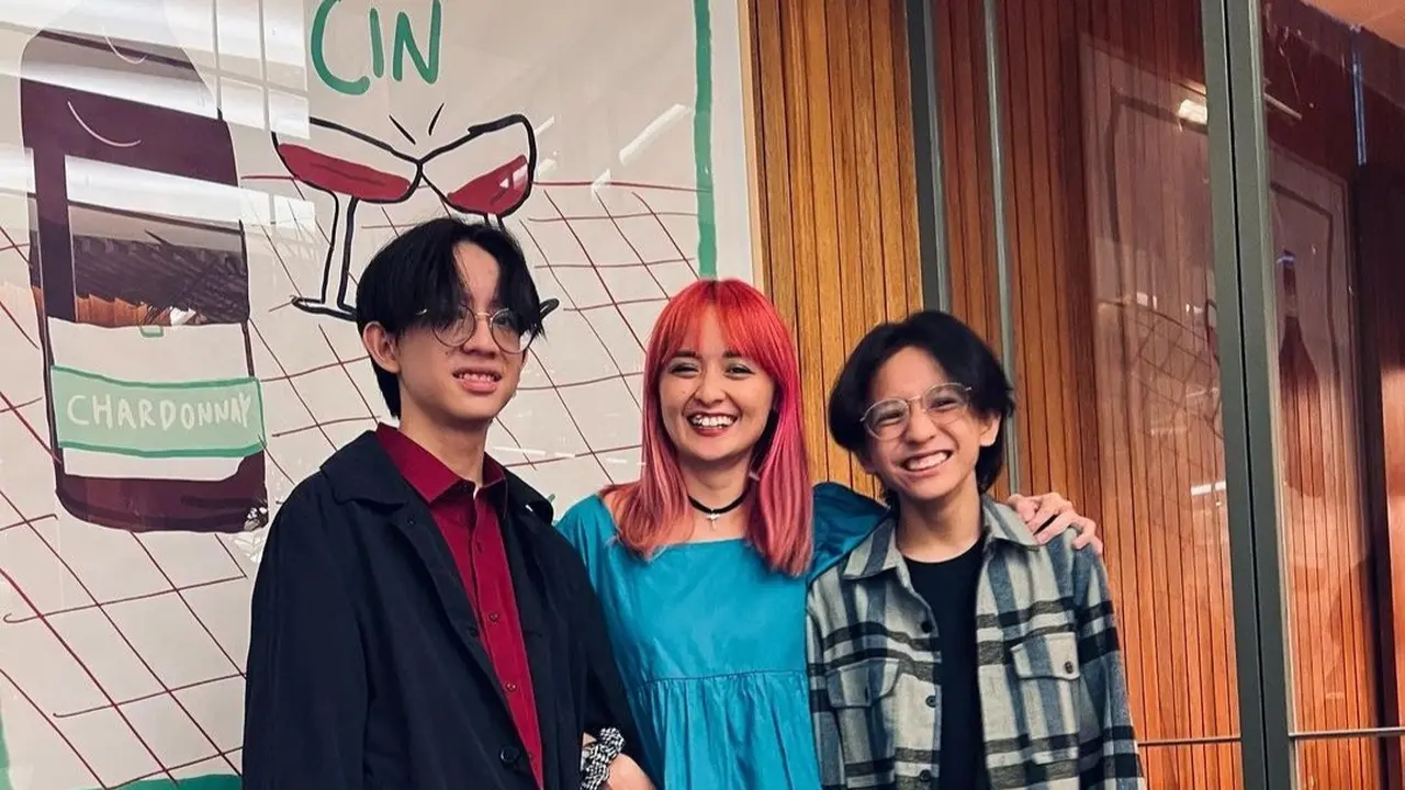 Joanna Alexandra kelewat awet muda, foto bareng anak dikira adik kakak