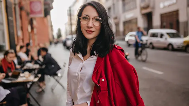 wanita november rendah hati