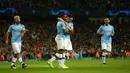 Pemain Manchester City Raheem Sterling (kedua kiri) merayakan bersama rekan satu timnya Phil Foden setelah mencetak gol ke gawang Atalanta pada laga Liga Champions di Stadion Etihad, Manchester, Inggris, Selasa (22/10/2019). Manchester City menang 5-1. (AP Photo/Dave Thompson)