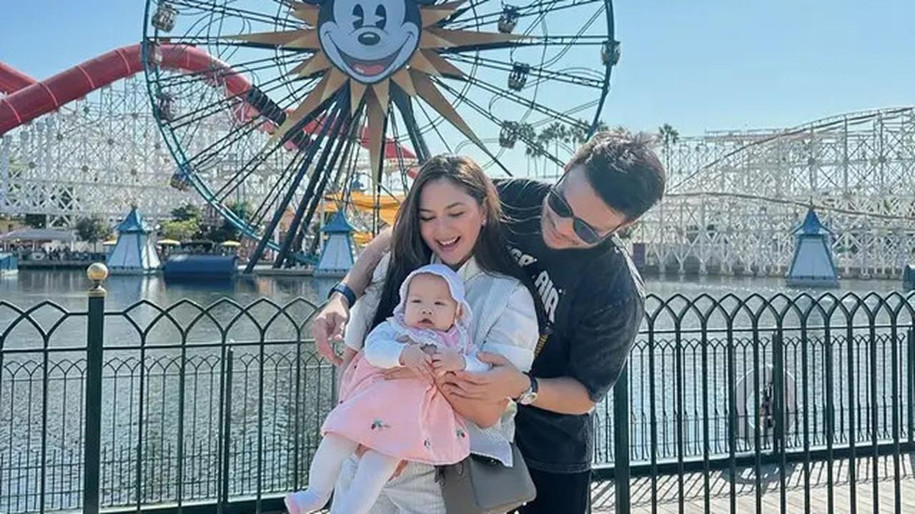6 Potret Gaya Jessica Mila saat Momong Anak di Luar Negeri, Tampil Stunning