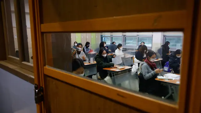 FOTO: Siswa Korea Selatan Ikuti Ujian Masuk Perguruan Tinggi