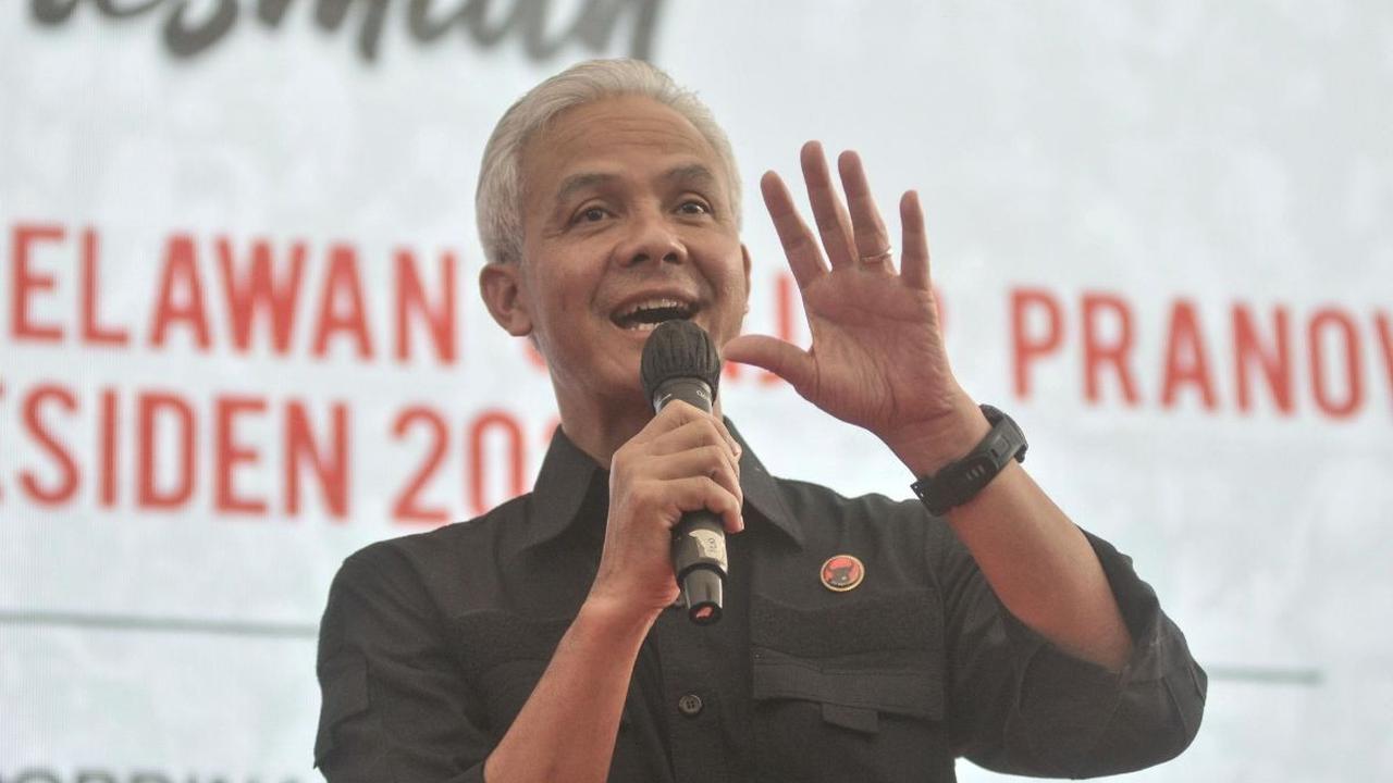 Menurut Basarah, selama ini Ganjar hanya memanfaatkan waktu libur nasional atau Sabtu dan Minggu untuk bersosialisasi.<br>