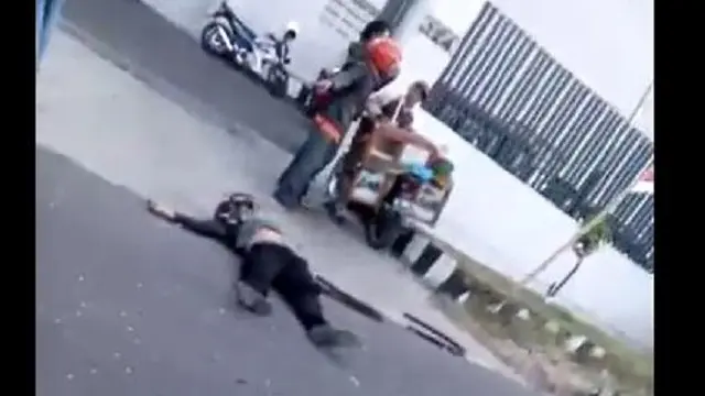 Truk Tronton Seruduk Sepeda Motor hingga Rumah di Karangploso 