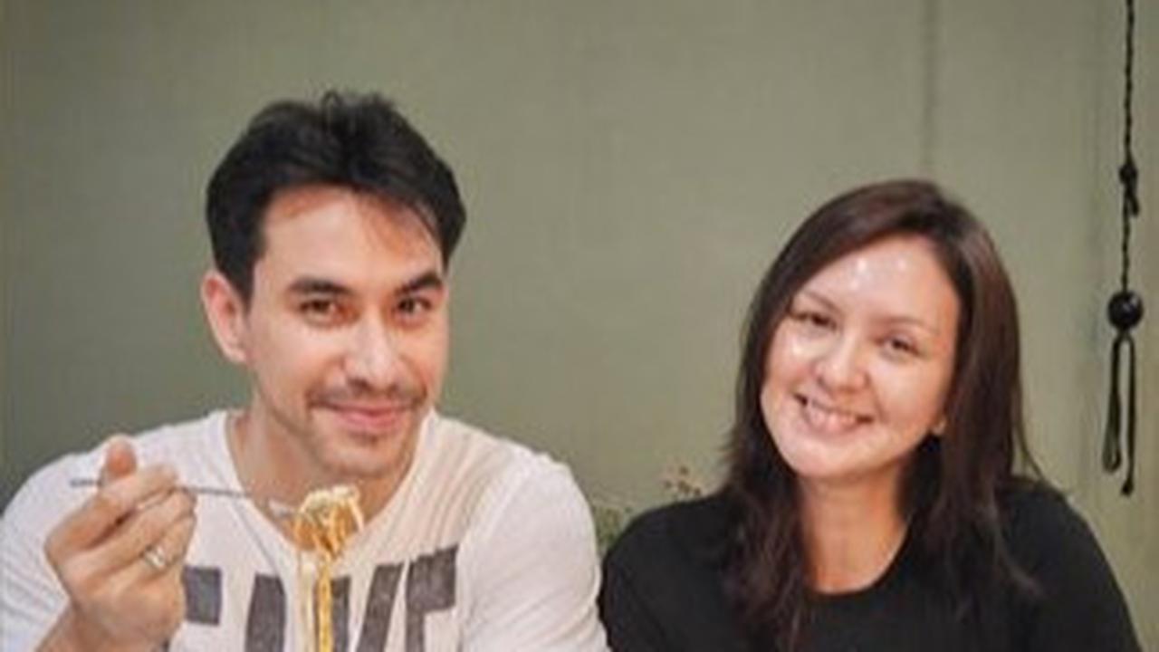 Potret Donna Agnesia yang Disebut Cantik Alami, Darius Larang Sang Istri Sulam Alis
