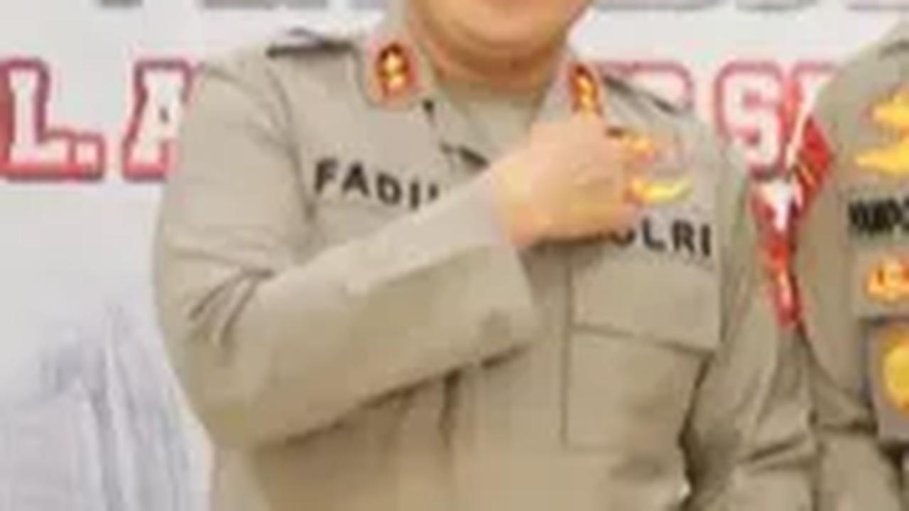 Kunjungan Fadil ke Kelurahan Tambak Segaran itu turut didampingi juga oleh Kapolda Jawa Timur Irjen Toni Harmanto, dan Kakorbinmas Polri bersama pejabat utama (PJU) Polda Jatim.