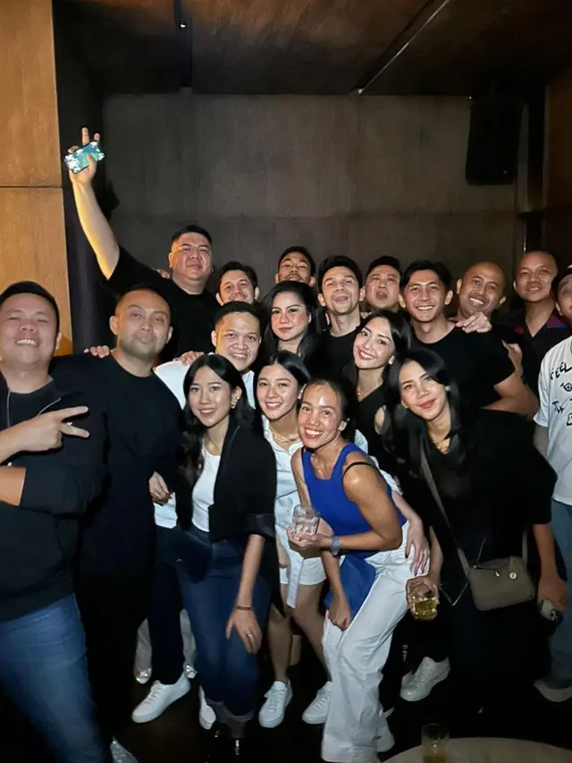 6 Potret Kedekatan Jonathan Frizzy dan Ririn Dwi Ariyanti di Momen Ultah, Jadi Sorotan