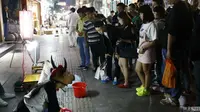 Mengharukan, Demi Kesembuhan Ayah, Bocah Ini Jadi `Sapi` di Jalan