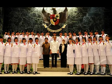 Gubernur DKI Jakarta Joko Widodo menerima kedatangan Pasukan Pengibar Bendera Pusaka di Gedung Balaikota, Jakarta, Rabu (20/8/2014) (Liputan6.com/Andrian M Tunay)