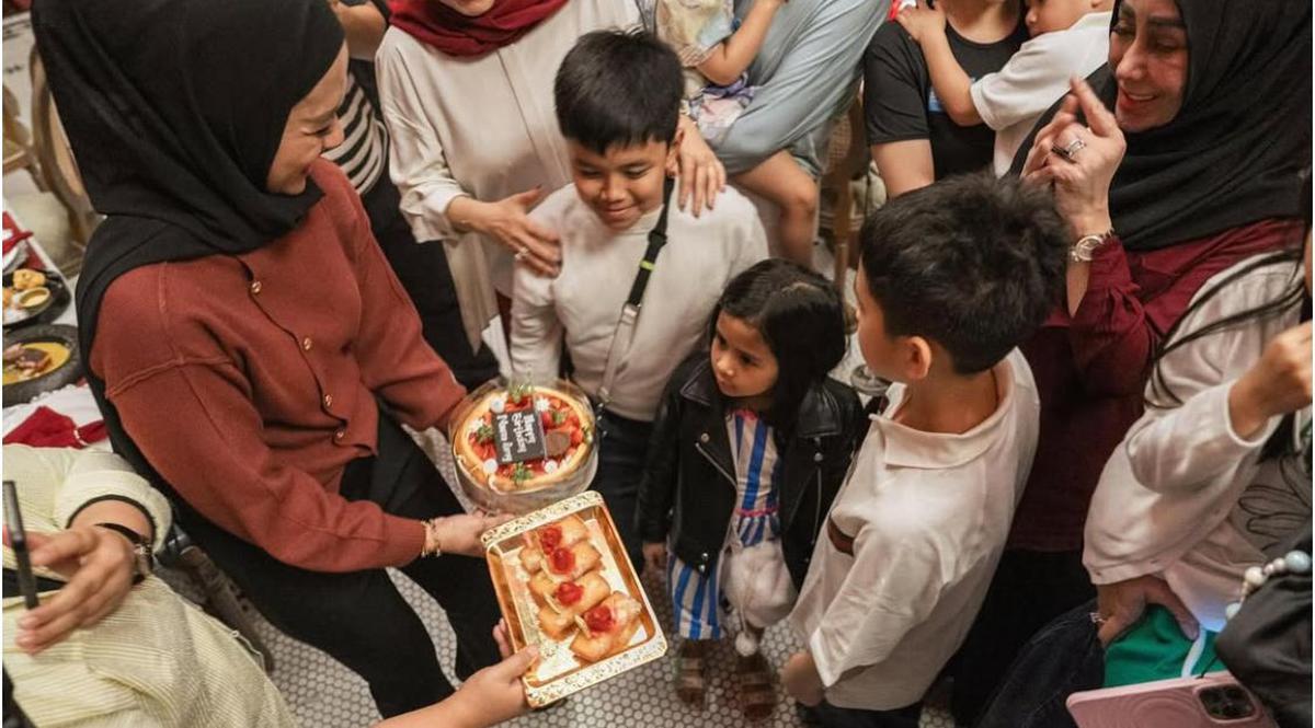 7 Potret Kemeriahan Ulang Tahun Mama Amy, Kejutan Manis dari Raffi Ahmad dan Keluarga Besar