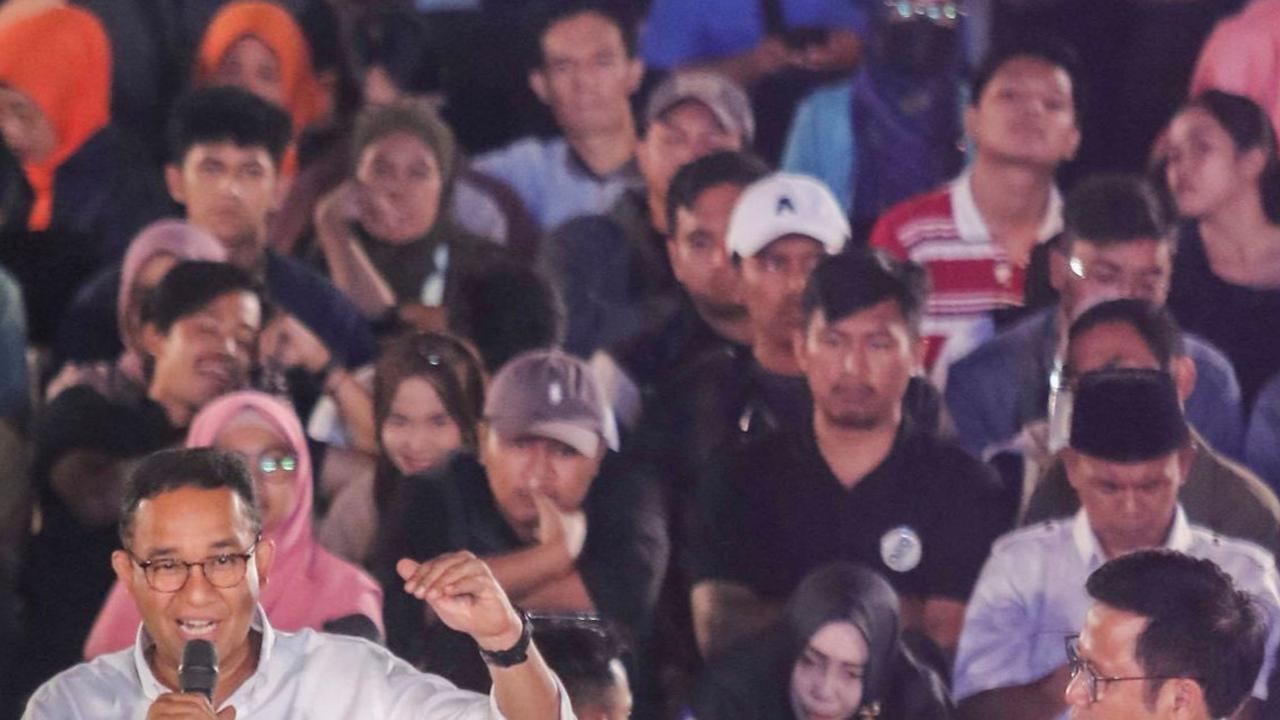 FOTO: Gema Dukungan Mahasiswa, Ojol hingga Buruh Desak & Slepet AMIN di Kemayoran