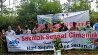 Sekolah Sungai Cimanuk Garut, Jawa Barat terus mengkampanyekan kelestarian sungai Cimanuk agar bebas sampah dan terhindar dari bencana musibah banjir. (Liputan6.com/Jayadi Supriadin)