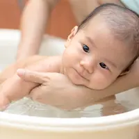 Tips memandikan bayi./Copyright shutterstock.com