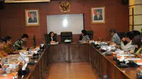 Deputi Persidangan Sekretariat Jenderal DPR RI menerima kunjungan DPRD Kota Yogyakarta.