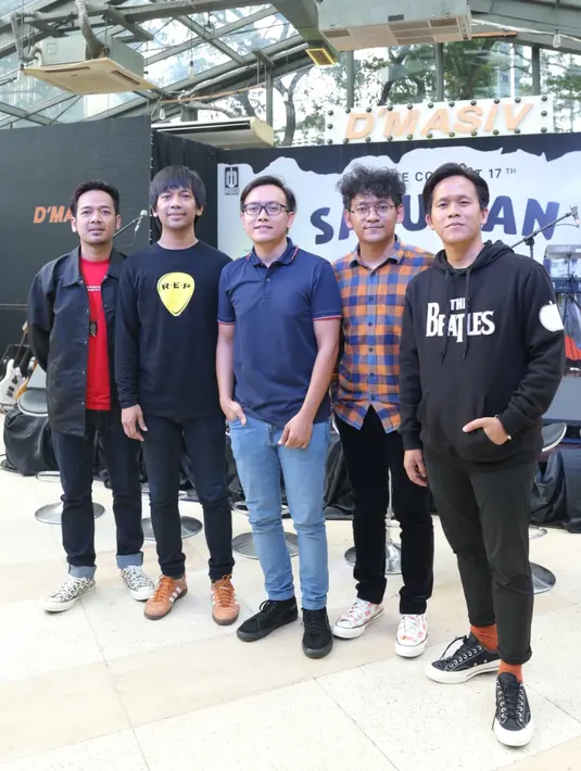 D'Masiv di kawasan SCBD, Jakarta Selatan, Selasa (3/3/2020). (Daniel Kampua/Fimela.com)