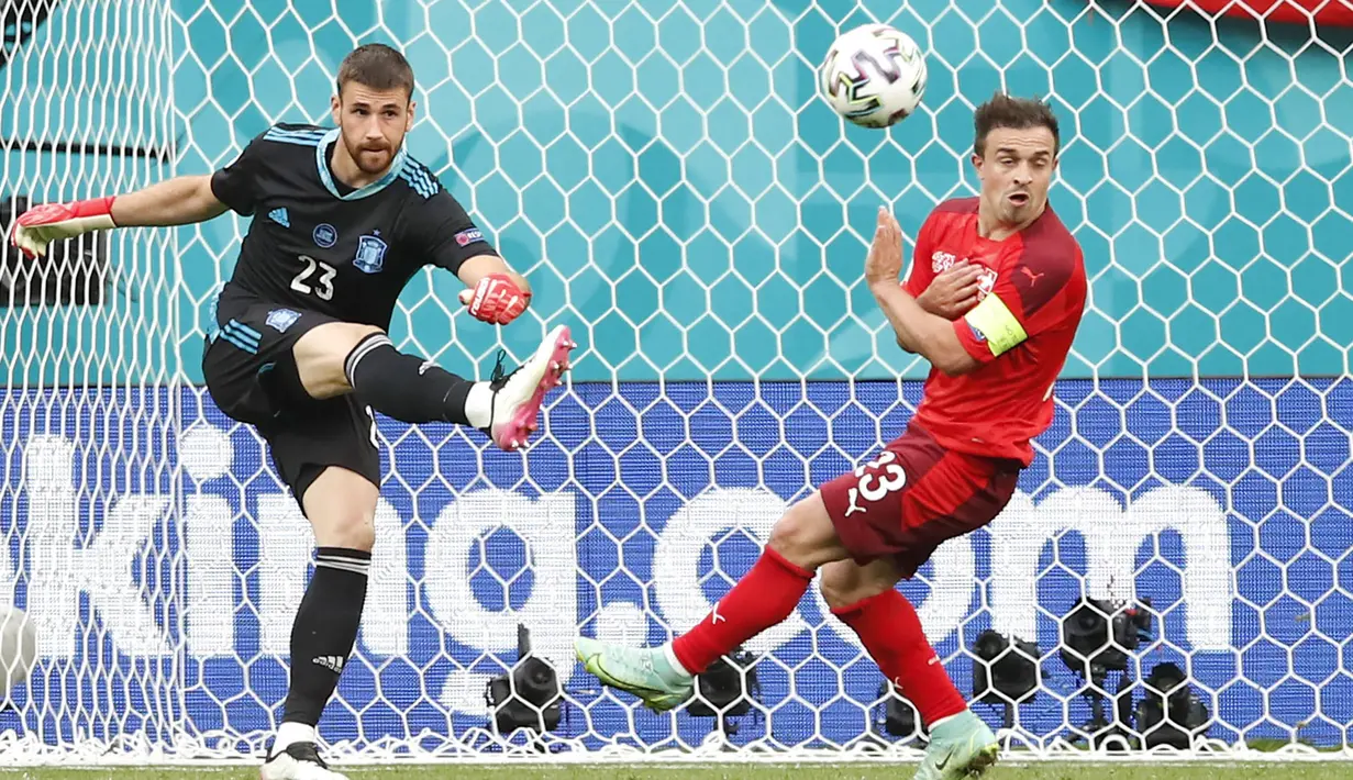 Sedangkan di Liga Spanyol, ia membawa Athletic Bilbao mengakhiri musim di posisi ke-10. Disepanjang La Liga, posisi Unai Simon sebagai kiper utama juga tak tergantikan. (Foto:AP/Maxim Shemetov, Pool)