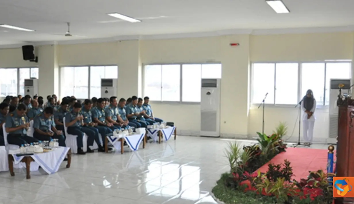 Citizen6, Jakarta: Kolinlamil mengadakan peringatan Isra’ Mi’raj Nabi Muhammad SAW 1433 H, dengan penceramah KH. Drs. Kirman Wibowo, di Gedung Laut Natuna Mako Kolinlamil, Tanjung Priok, Jakarta. Selasa (10/7). (Pengirim: Kadispen Kolinlamil).
