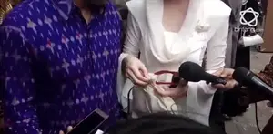 Apa yah souvenir pernikahan Kahiyang Ayu dan Bobby Nasution yang membuat Arumi Bachsin kaget?