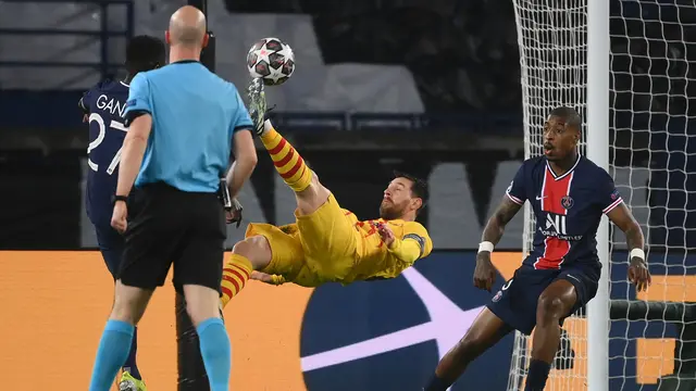 Messi Gigit Jari di Markas PSG