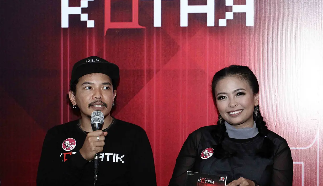 "Iya memang. Satu satunya album Kotak yang sangat lama. Biasanya kejar deadline dua minggu bisa selesai," kata Tantri di KFC Kemang, Jakarta Selatan, Kamis (1/12). (Deki Prayoga/Bintang.com)